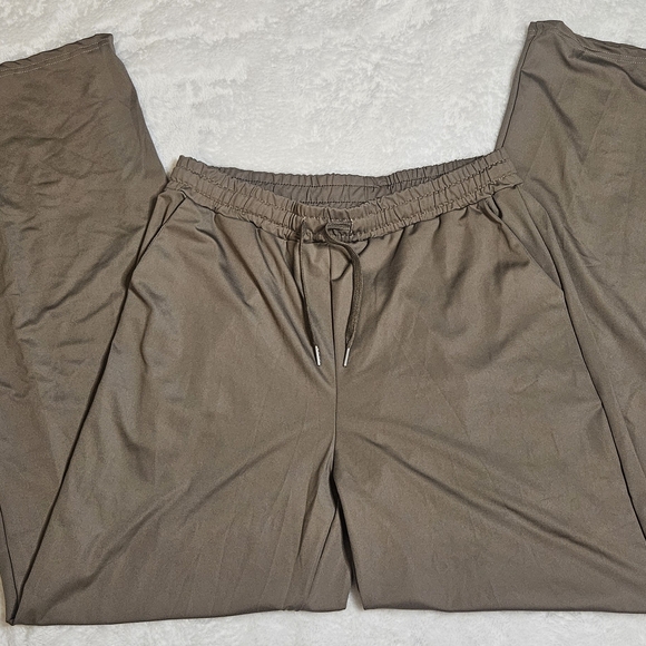 2-Piece Lounge Set: Coffee Brown V-Neck Top and Wide Leg Pants - Picture 5 of 9